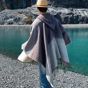 Poncho homme à motifs géométriques